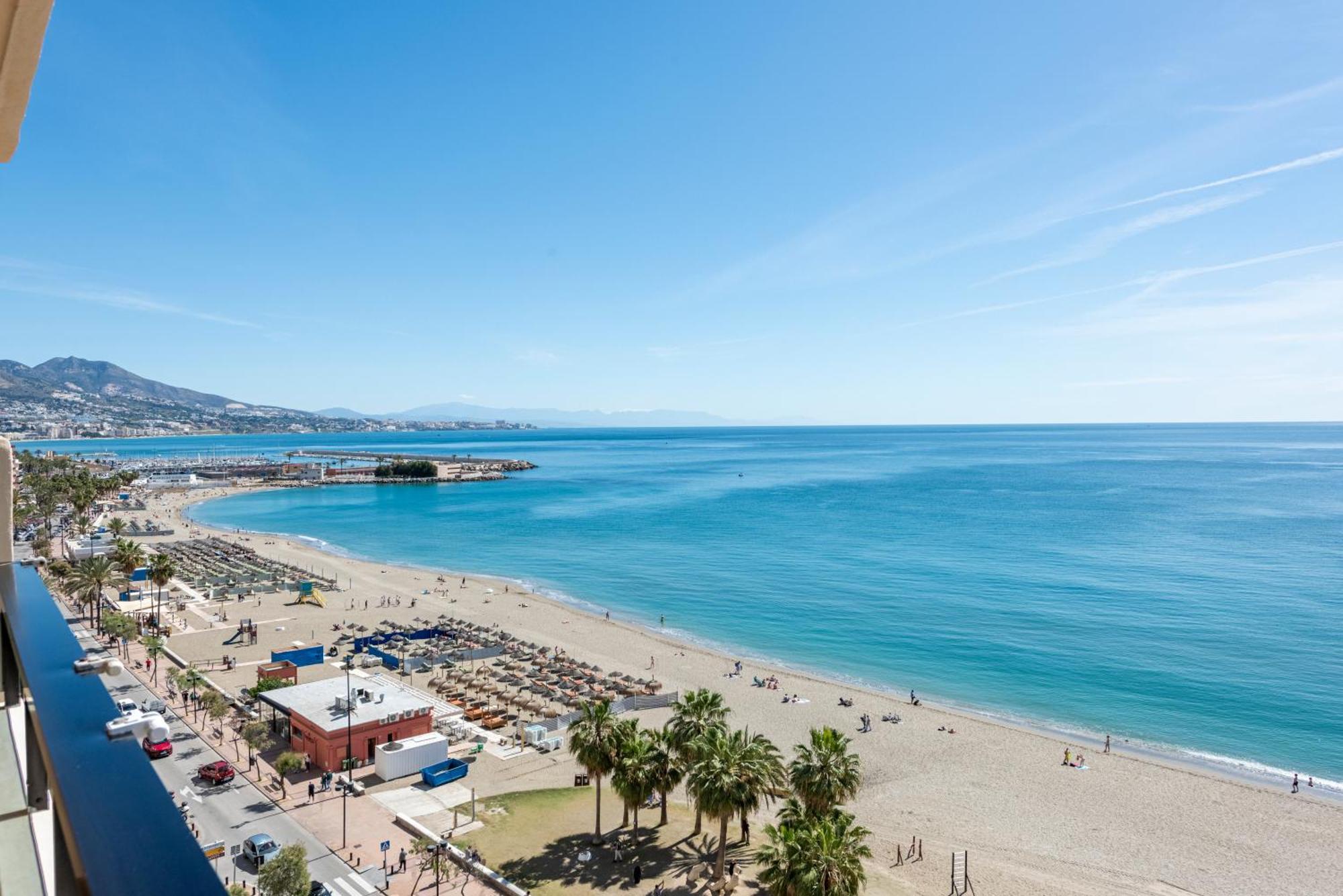 Beachfront Luxury: Fuengirola Sea View Apartment Exterior photo